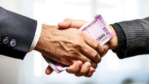 கடன் வாங்கியவர் இறந்து விட்டால் கடனுக்கு யார் பொறுப்பு..? அனைவரும் தெரிந்துக்கொள்ள வேண்டிய விஷயம்..! 
