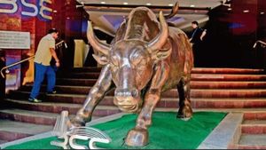 ரூ.2,421 டு ரூ.15,000.. ஒரே வருடத்தில் அசுர வளர்ச்சி.. வருமானத்தை அள்ளிக் கொடுத்த மல்டிபேக்கர் பங்கு