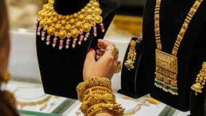  தங்கம் விலை சவரனுக்கு 1000 ரூபாய் குறைவு.. 1 கிராம் 22 கேரட் தங்கம் ரூ.7,080-க்கு விற்பனை!