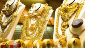 தங்கம் விலை 2200 ரூபாய் சரிவு.. எதிர்பார்க்காத சர்ப்ரைஸ்.. என்ன தான் காரணம்..!! 
