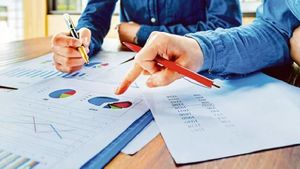 2024-ல் முதலீட்டாளர்களை கதறவிட்ட பங்குகள்.. 50% பணம் போச்சு.. 2025-ல் என்ன நடக்கும்?