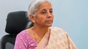 பாப்கார்ன்-க்கு 3 பிரிவில் GST வரியா.! நிர்மலா சீதாராமனை பாடாய் படுத்தும் நெட்டிசன்கள்.!!