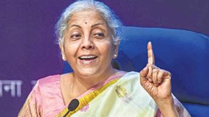 என்னது பெட்ரோல், டீசல் GST-க்குள் வருதா.. முதல் அடியை எடுத்துவைக்கும் நிர்மலா சீதாராமன்..!! 