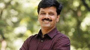  ரூ.400-க்கு ரேடியோ ரிப்பேர் செய்த ஒருவர் இன்று பல லட்சம் கோடிக்கு அதிபதி.. யார் இவர்?