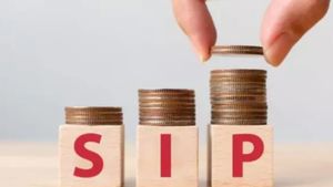 ரூ.10000 டூ ரூ.1 லட்சம்..  மாதாந்திர SIP-ல் 12% வருமானத்தில் ரூ.5 கோடி எப்போது சம்பாதிக்கலாம்?