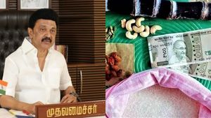  தமிழக மக்களுக்கு ஹேப்பி நியூஸ்! ரேஷன் கார்டுதாரர்களுக்கு பொங்கல் பரிசுடன் ரூ.1000 வரப்போகுது!