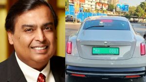 முகேஷ் அம்பானி கேரேஜில் புதிய ரோல்ஸ் ராய்ஸ்.. கொடுத்து வச்சவர் இந்த மனுஷன்.!!