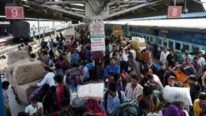ரயில் பயணிகளுக்கு அதிர்ச்சி.. விரைவில் ரயில் டிக்கெட் விலை உயரப்போகுது..!!
