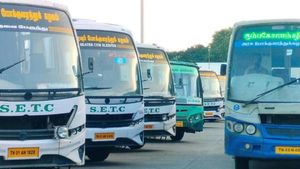  புத்தாண்டுக்கு ஊருக்கு போறீங்களா.. கூட்ட நெரிசலை தவிர்க்க தமிழக அரசின் சிறப்பு பேருந்துகள்! 