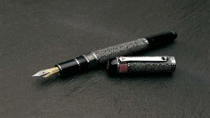 உலகின் மிக விலையுயர்ந்த பேனா.. இதன் விலை ஜஸ்ட் $80 மில்லியன் தான்..!!