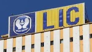 LIC வழங்கும் சூப்பர் பெனிஃபிட்.. இந்த 4 பாலிசி மட்டும் இருந்தா உங்க லைஃப் நல்லா இருக்கும்..!!
