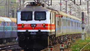 பட்ஜெட்டில் ரயில்வேக்கு கூடுதல் நிதி... இர்கான், ரயில் விகாஸ் பங்குகள் மீது ஒரு கண் வையுங்க..!!