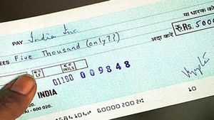  Rs. 20,000 Vs Rs. 20,000 Only/-.. செக்-கில் தொகையை குறிப்பிடும்போது 