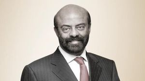 ரூ.464850000000 ஒரே நாளில் இழந்த ஷிவ் நாடார்..  இவரது ஒருநாள் நன்கொடை மட்டும் ரூ.5.9 கோடி.. வாவ்..!!