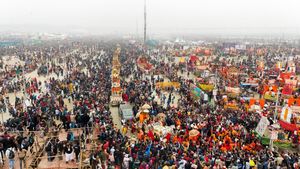  மகா கும்பமேளா 2025: 45 நாட்களில் ரூ.2 லட்சம் கோடி வருவாய்.. வணிகர்களுக்கு ஜாக்பாட்! 