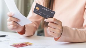 ஒரு கிரெடிட் கார்டை வைத்து இன்னொரு கிரெடிட் கார்டுக்கு பணம் கட்டலாம்.. எப்படி தெரியுமா?