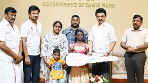  கேட்டவுடன் கொடுத்த மு.க.ஸ்டாலின்.. அந்த மனசு தான் சார் கடவுள்!