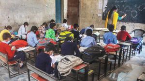 பெங்களூரில் அதிரடியாக உயரும் பள்ளிக் கட்டணம்! குழந்தைகளை அரசு பள்ளிகளில் சேர்க்க அமைச்சர் பரிந்துரை!