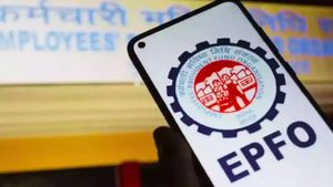 EPFO வெளியிட்ட குட் நியூஸ்.. ஊழியர்கள் வருங்கால வைப்பு நிதி வட்டி 8.25% ஆக தொடரும்.! வெளியான அப்டேட்