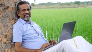 இந்தியா வெளிநாடுகளில் இருந்து உதவி பெறுவதை நிறுத்த வேண்டும் – ஸ்ரீதர் வேம்பு..