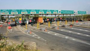 ரூ.3,000 செலுத்தினால் போதும்.. 1 ஆண்டுக்கு டோல் கட்டணமே செலுத்த வேண்டாம்..!