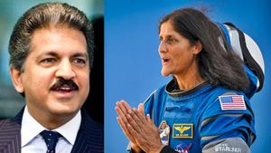  சுனிதா வில்லியம்ஸ் உடனான பழைய போட்டோ வெளியிட்ட ஆனந்த் மகேந்திரா..! அட கூட யாருன்னு பாருங்க..!