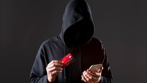 வங்கிகள் அழைத்து அழைத்துக் கிரெடிட் கார்டு வழங்க காரணம் என்ன? எலி வலையில் சிக்குகிறோமா?