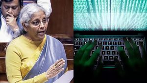 யாருடைய வாட்ஸ் அப், மின்னஞ்சல்களை எல்லாம் பரிசோதனை செய்வோம்? – ஐடி அதிகாரிகள் புது விளக்கம்