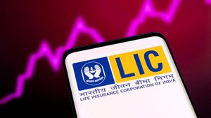 LIC பங்குகளை கைகழுவும் மோடி அரசு.. ஏன் இந்த திடீர் முடிவு..?!