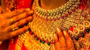  தங்கத்தின் விலை உயர்வு!.. பழைய நகைகளை விற்று தள்ளும் மக்கள்.! எப்போதுதான் விடிவுகாலமோ?
