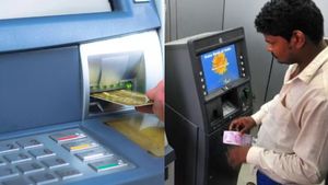 மே 1 முதல் ATM அதிகமா போனா நிறைய செலவாகும்.. அரசாங்கம் சொல்லும் புதிய விதி என்ன தெரியுமா?
