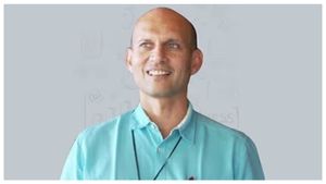 இவரை பார்த்து கத்துக்கணும்.. கம்மி விலையில் பங்குகளை வாங்கி போட்ட ஆஷிஷ் கச்சோலியா..!