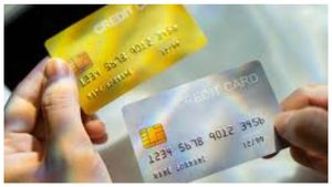 உஷாரான மக்கள்.. குறைந்து வரும் கிரெடிட் கார்டு பரிவர்த்தனை.. வங்கிகள் சோகம்