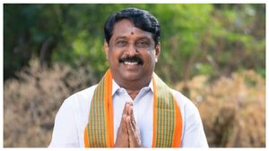 பாஜகவின் புதிய தலைவரின் சொத்து மதிப்பு எவ்வளவு தெரியுமா?.. கோடியில் புரளும் நயினார் நாகேந்திரன்