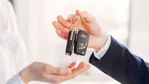 செகண்ட் ஹேண்ட் கார் வாங்கப் போறீங்களா? இந்த 5 விஷயத்தை மறக்காம செக் பண்ணுங்க!