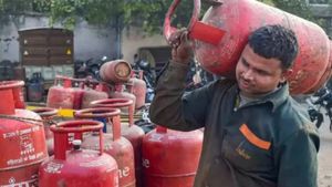 LPG கேஸ் சிலிண்டர் முன்பதிவில் மாற்றம்.. மானியம் பெற தவறாமல் இதைச் செய்யுங்க.. இல்லனா அவ்வளவுதான்.!!
