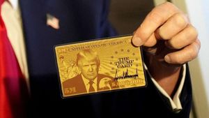 மக்களே பார்த்துக்கோங்க இது தான் கோல்டு கார்டு – அறிமுகம் செய்த டிரம்ப்.. இனி பண மழை தான்..