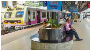 ரூ.1,100 கோடியில்  மாடர்னாக மாறிய 103 ரயில் நிலையங்கள்.. பயணிகளை வியக்க வைத்த வசதிகள்