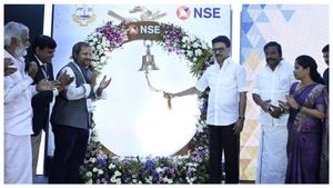 NSE -யில் நகர்புற பத்திரங்கள் வெளியீடு.. மணி அடித்து தொடங்கி வைத்த தமிழக முதல்வர்
