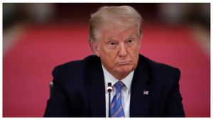 வாயை திறந்தாலே பொய்தான் சார்..  பல்ப் வாங்கிய டிரம்ப்.. இந்தியாவிலிருந்து சம்பாதிக்கும் அமெரிக்கா..