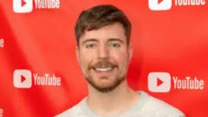 27 வயதிலேயே பில்லினியர் பட்டியலில் இணைந்த மிஸ்டர் பீஸ்ட்.. மாத வருமானத்த கேட்டா தலையே சுத்துது!!