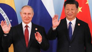 புதின் உடன் ஜி ஜின்பிங் திடீர் சந்திப்பு.. வர்த்தக போருக்கு மத்தியில் மீட்டிங்.. டிரம்ப்-க்கு செக்?