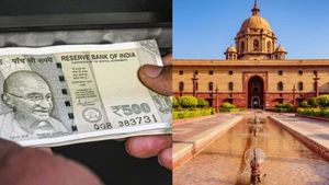 500 ரூபாய் நோட்டு செல்லாதா? வைரல் செய்தி குறித்து மத்திய அரசு அதிரடி விளக்கம்!