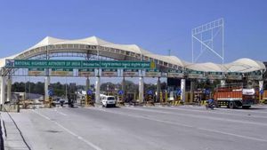 ஷாக்கிங்..!! பெங்களூருவில் ஜூலை 1 முதல் சுங்கக் கட்டணம் உயர்வு..!! எந்தெந்த வாகனங்களுக்கு எவ்வளவு?