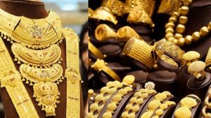 தங்கம் விலை தொடர் உயர்வு.. நகை பிரியர்கள் ஷாக்.. இன்றும் ஒரு சவரன் ரூ.72,640-க்கு விற்பனை!