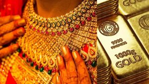 நகை வாங்கக் காத்திருந்தவர்களுக்கு இதுதான் சரியான டைம்! ஒரே நாளில் சவரனுக்கு ரூ.600 சரிவில் தங்கம்!