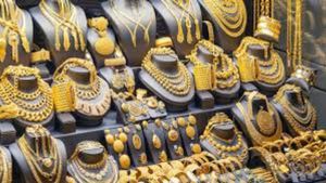 தங்கம் விலை  சரிவு.. சவரன் ரூ.74,000க்கும் கீழ் குறைந்தது!!