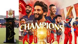 ஐபிஎல் வரலாற்றில் முதல் கோப்பையை தட்டி தூக்கிய RCB.. 20 கோடி பரிசுமழை.. யார் யாருக்கு என்ன பரிசு?