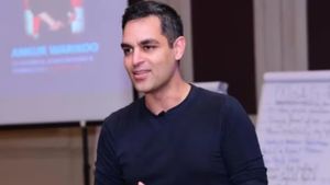 தந்தையிடம் முதல்முறையாக கடன்.. 5 ஆண்டுகளில் ரூ.33 லட்சமாக உயர்ந்த சம்பளம்.. அசத்திய அங்கூர்..!!