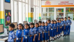 பெற்றோரே குழந்தைகளின் ஆதாரை அப்டேட் செய்ய இனி எங்கேயும் அலைய வேண்டாம்!! UIDAIஇன் அசத்தலான திட்டம்!!